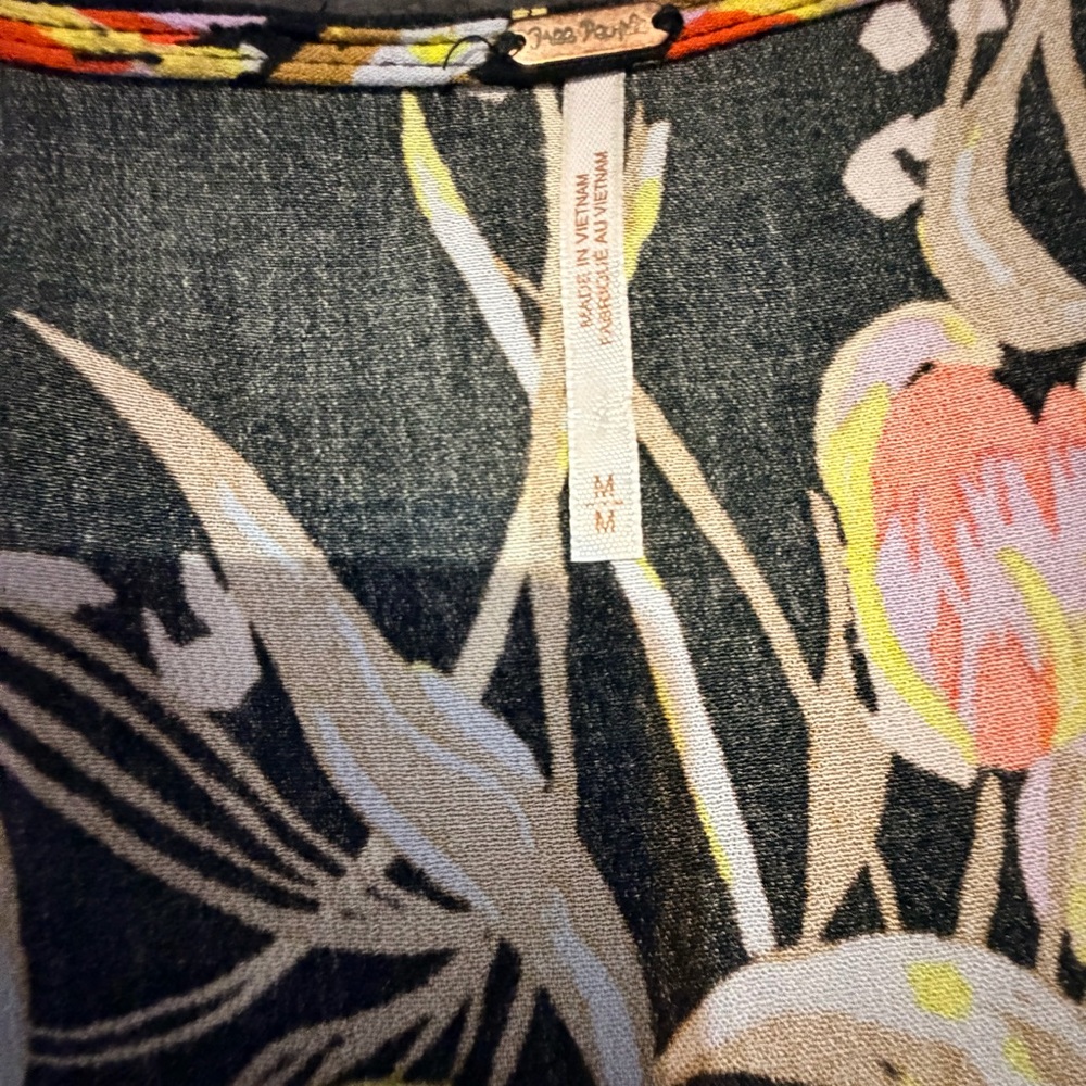 Free‎ People Black Floral Bella Blouse-size Medium - Picture 8 of 8